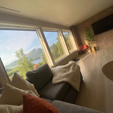Fjord & Mountain View House *