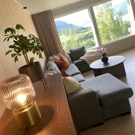 Fjord & Mountain View House Feriehus