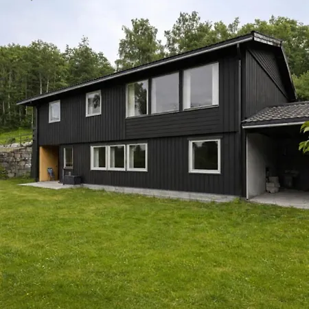 Feriehus Fjord & Mountain View House *
